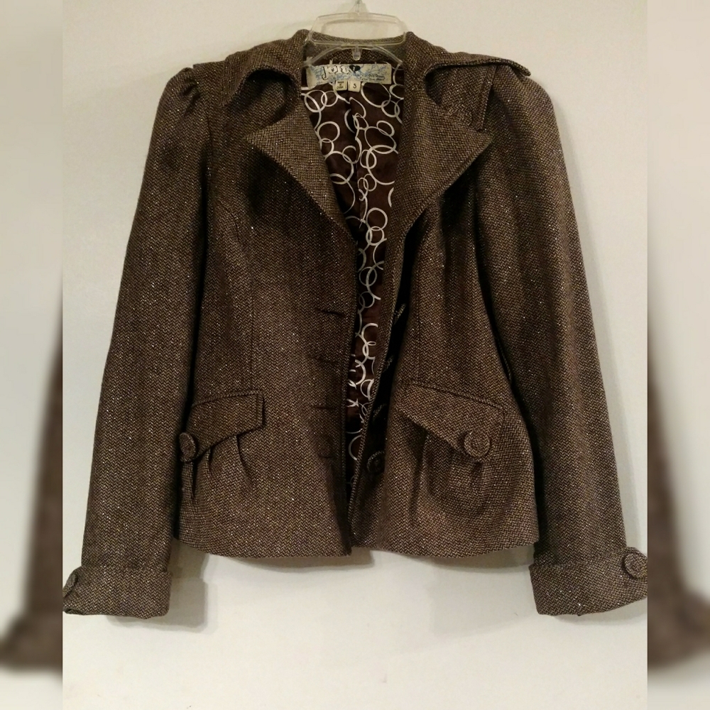 Beautiful Jolt blazer with so much gold detail